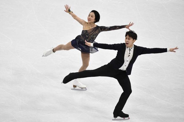 乐鱼体育-大奖赛中国双人滑摸底新对手 女单多站竞争激烈