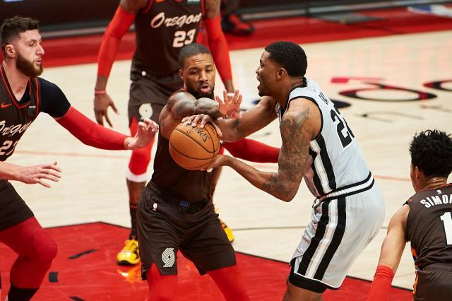 乐鱼网站-24小时内连克湖人马刺 西部争六开拓者手握主动权