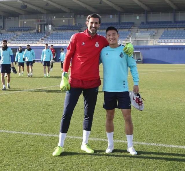 乐鱼体育官方网站-武磊分享卢戈之行 当下要保持自身战斗力等待机会